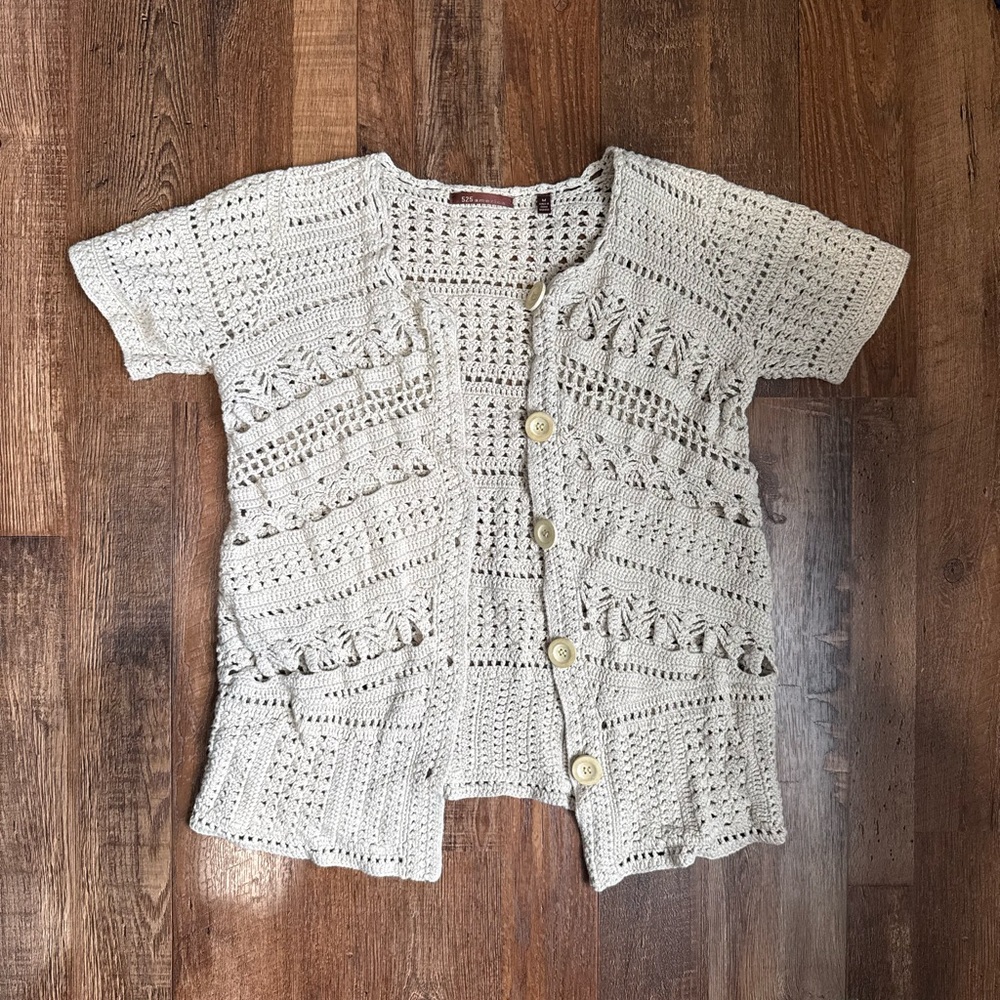 Women’s Cream Crochet Button-Up Short Sleeve Top size Medium